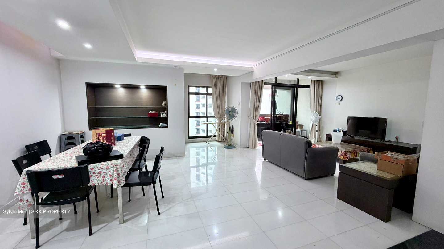 Sengkang East Way (Sengkang), HDB 3 Rooms #567203351